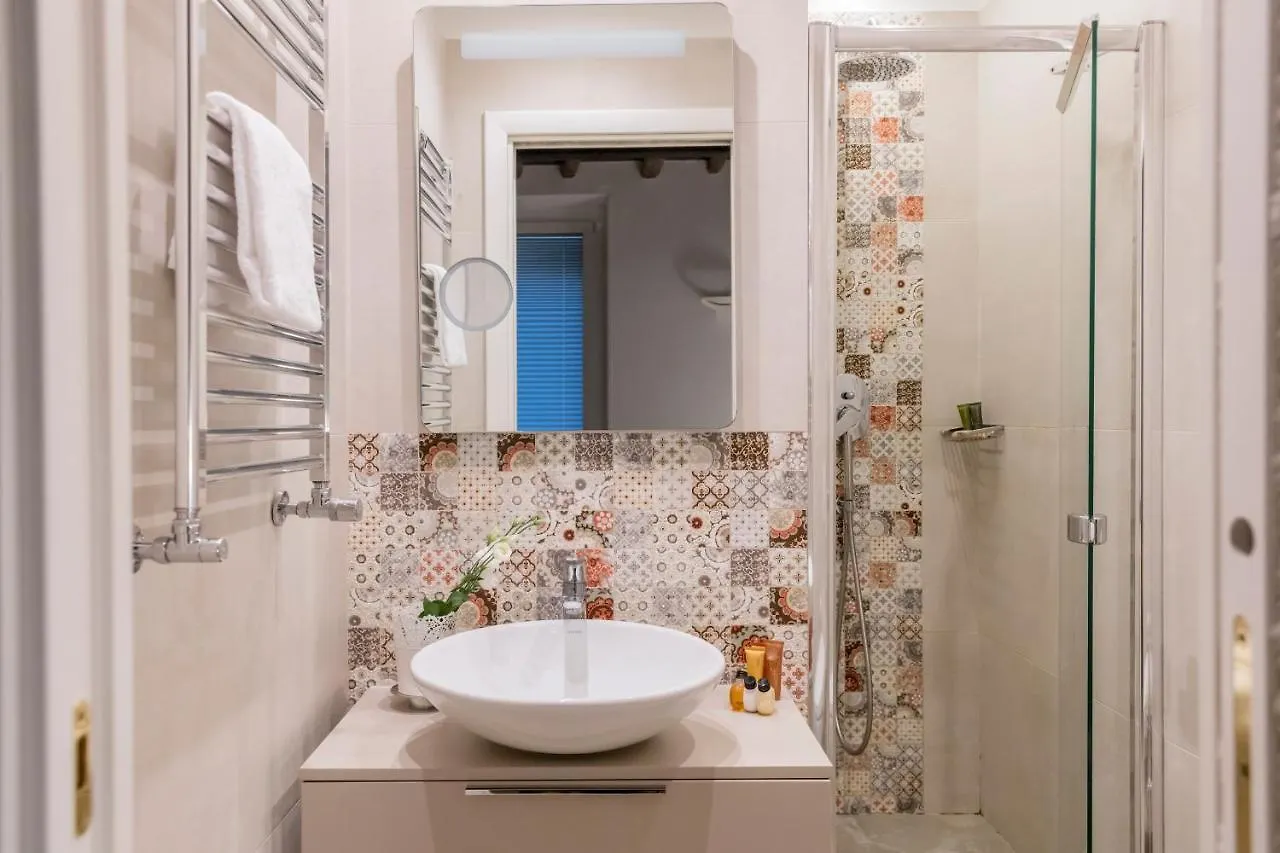 Chiavari Delux Apartment In Campo De Fiori Rome