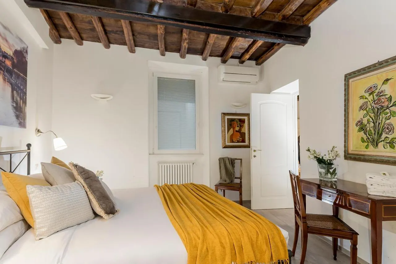 Chiavari Delux Apartment In Campo De Fiori Rome