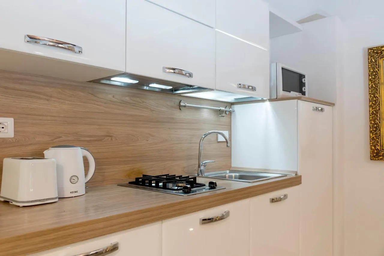 Chiavari Delux Apartment In Campo De Fiori Rome